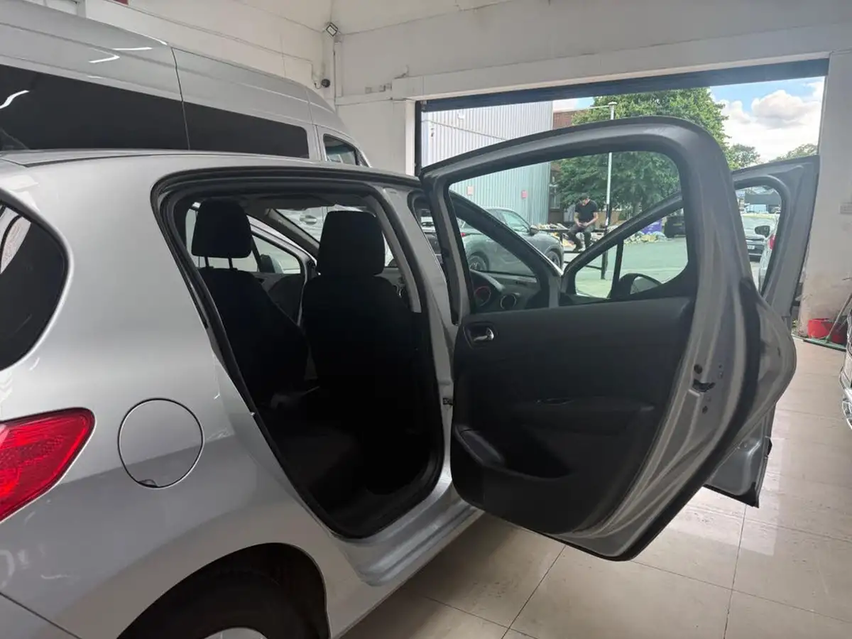 2012-peugeot-308-16-access-auto-big-30