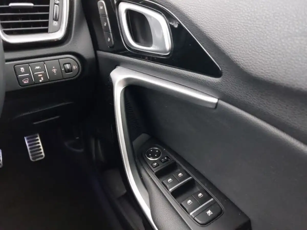 2022-kia-xceed-15-t-gdi-4-big-11