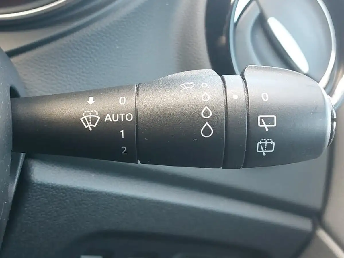 2018-renault-captur-09-tce-iconic-big-11