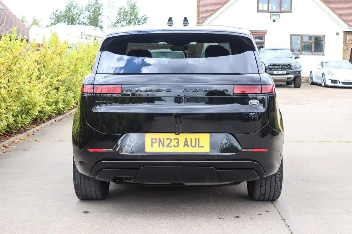 2023-land-rover-range-rover-sport-30-d300-dynamic-se-big-10