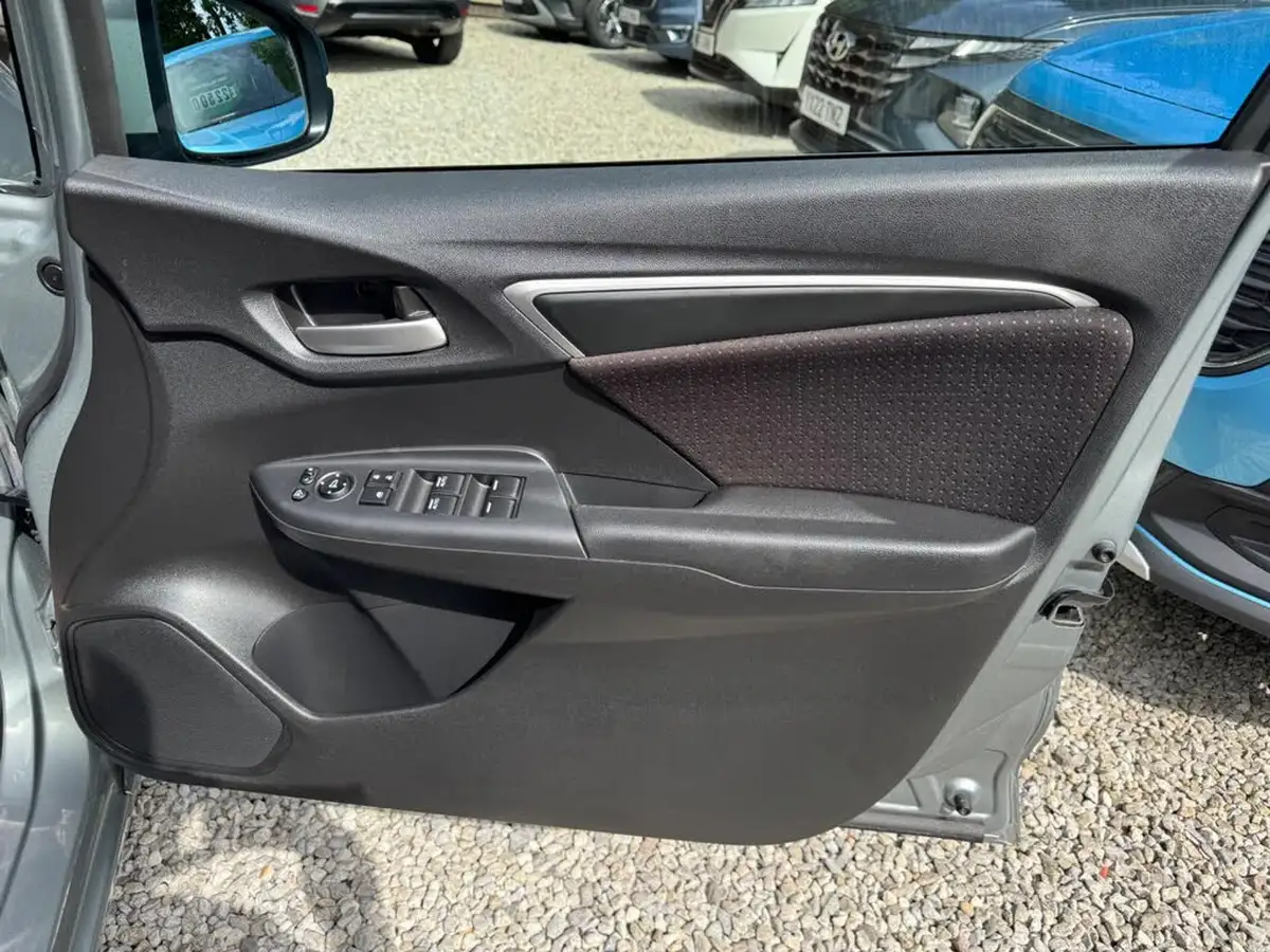 2016-honda-jazz-13-i-vtec-ex-cvt-big-12
