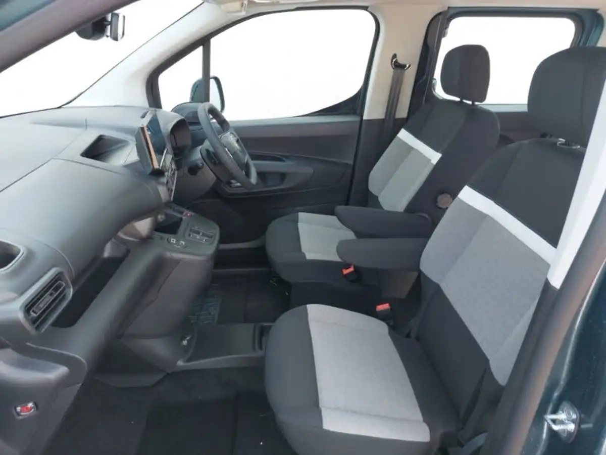 2025-citroen-berlingo-15bluehdi-plus-m-size-130ps-eat8-big-4