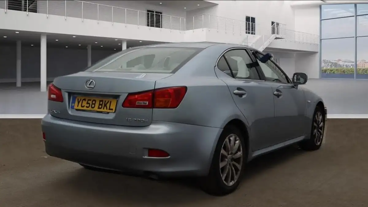 2008-lexus-is-220d-22td-se-big-2