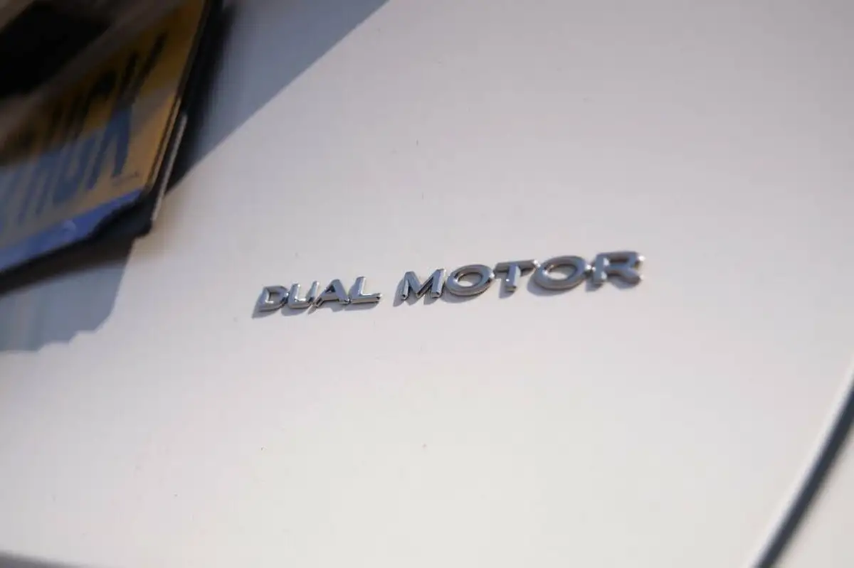 2022-tesla-model-y-e-long-range-big-41