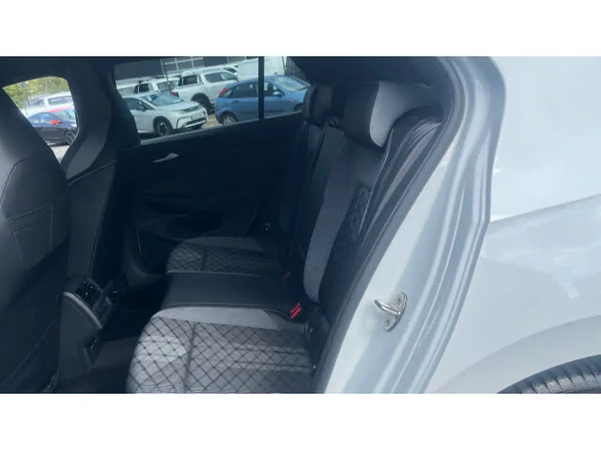 2023-volkswagen-golf-15-etsi-r-line-hatchback-big-15