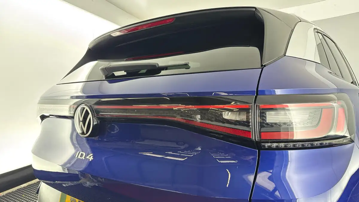 2021-volkswagen-id4-e-first-edition-big-24