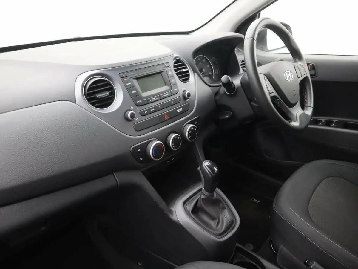 2019-hyundai-i10-12-se-auto-big-12