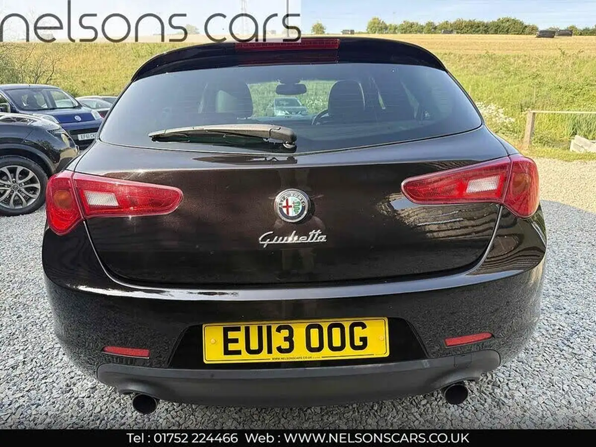 2013-alfa-romeo-giulietta-18-1750-tbi-cloverleaf-big-6
