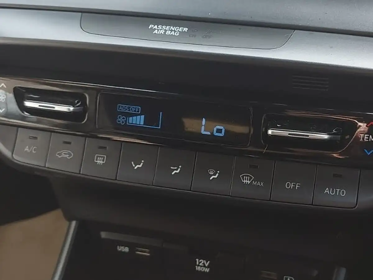 2024-hyundai-bayon-10-t-gdi-premium-120ps-48-volt-mhev-dct-big-14