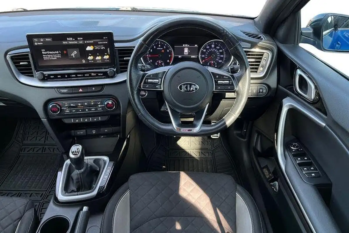 2020-kia-ceed-10-t-gdi-gt-line-big-10
