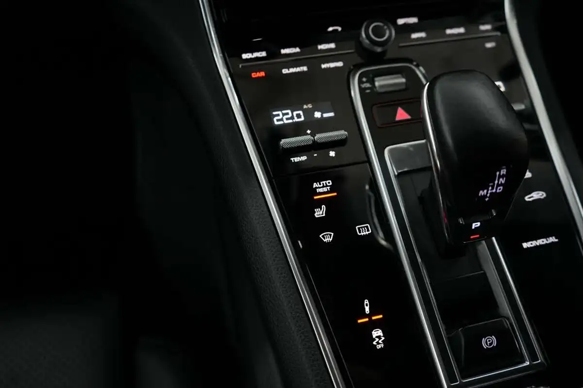 2018-porsche-panamera-29-v6-4-e-hybrid-sport-turismo-big-30