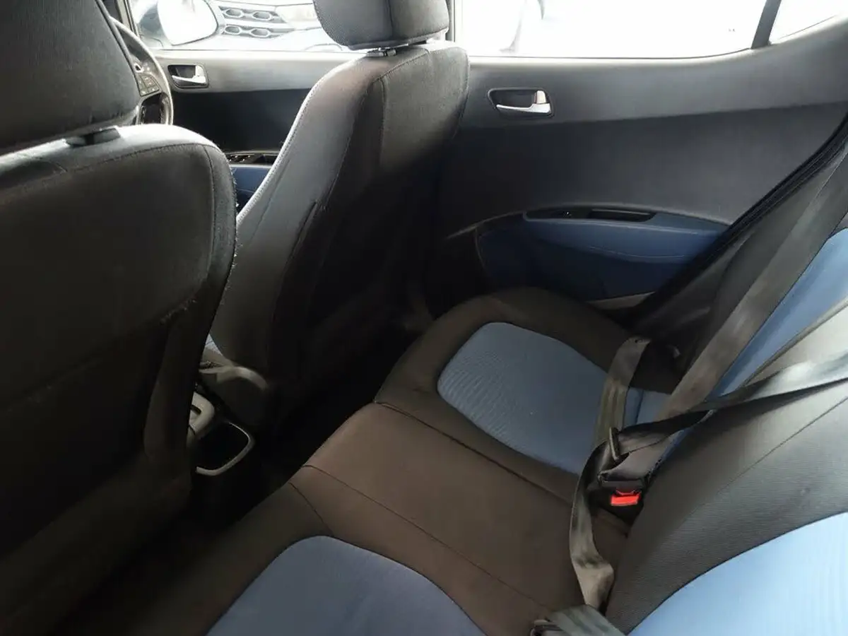 2015-hyundai-i10-12-premium-se-big-19