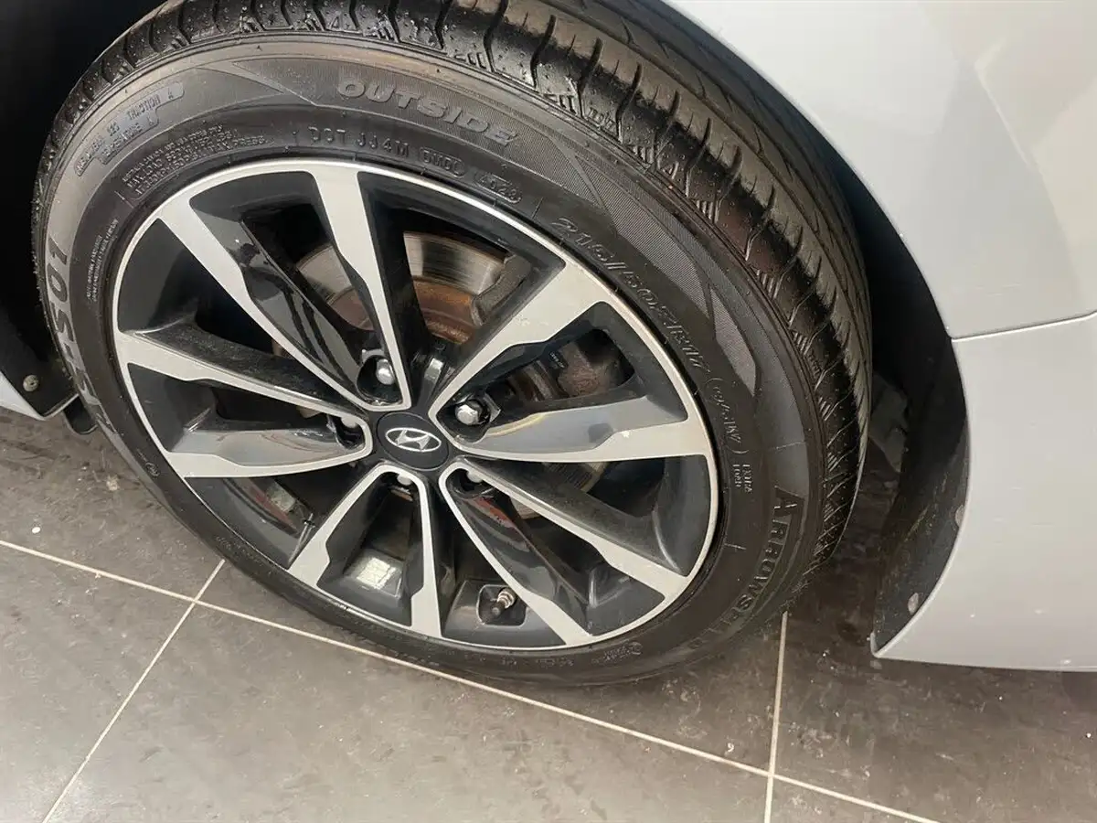 2019-hyundai-i40-16crdi-se-nav-115ps-tourer-5d-big-21