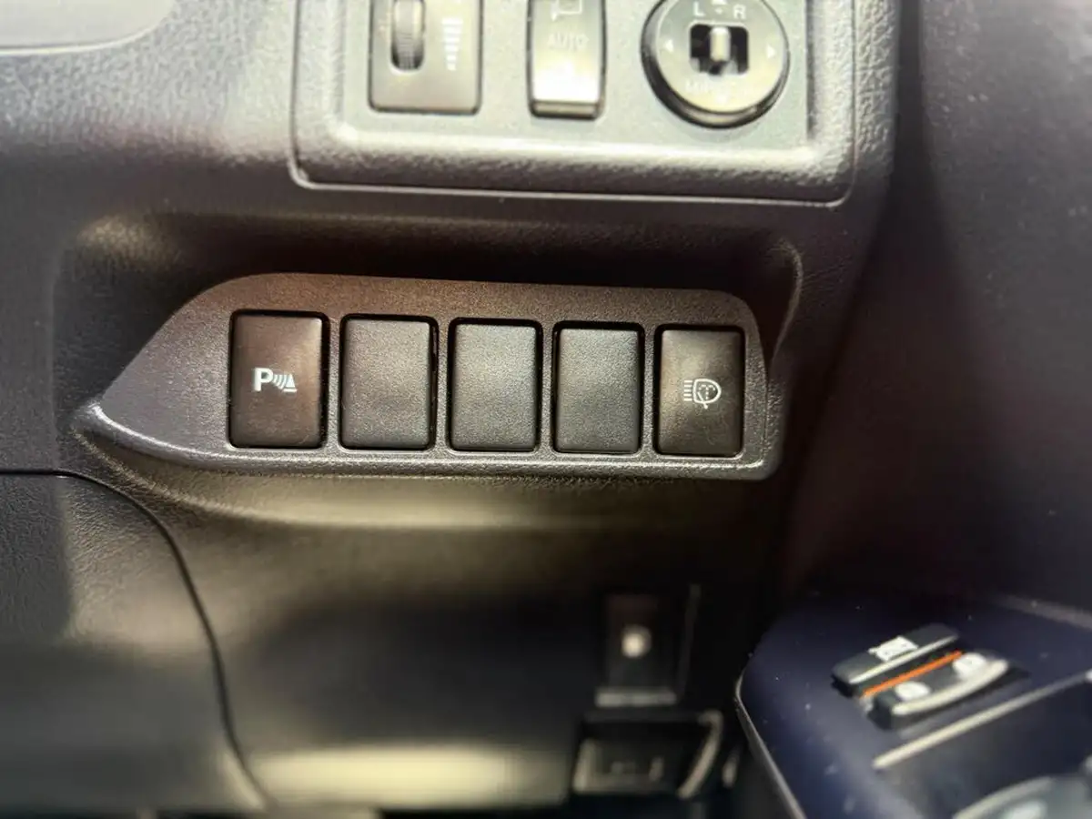 2013-lexus-ct-200h-18-premier-big-58