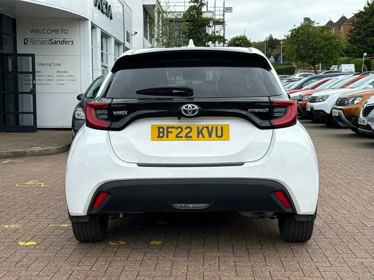 2022-toyota-yaris-15-vvt-i-design-big-3