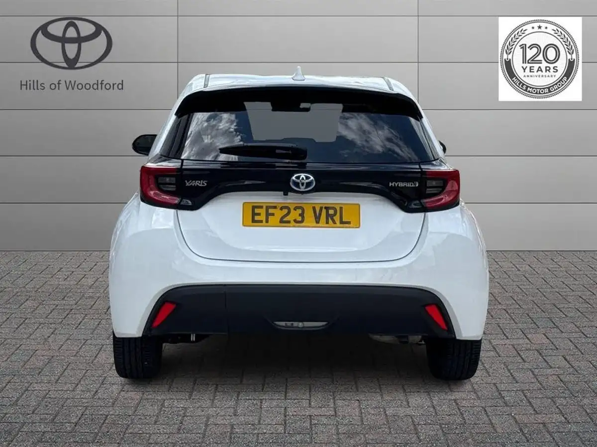 2023-toyota-yaris-15-vvt-i-design-big-3