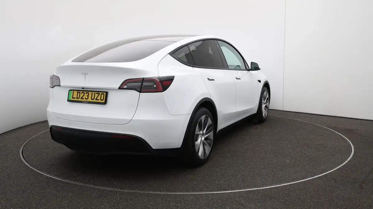 2023-tesla-model-y-e-rwd-big-54