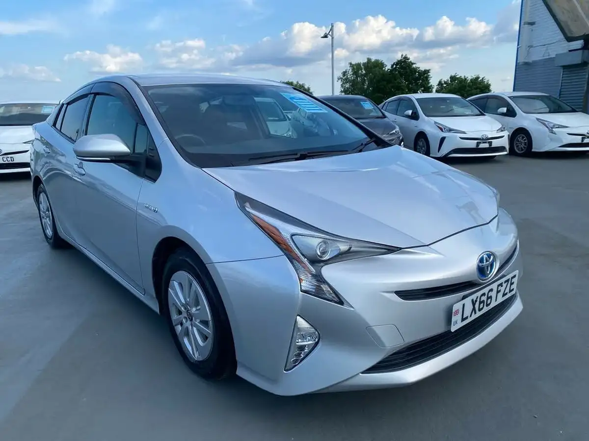2017-toyota-prius-hybrid-big-2