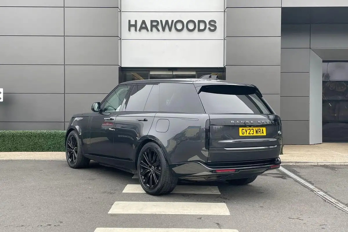 2023-land-rover-range-rover-30-p440e-se-big-14