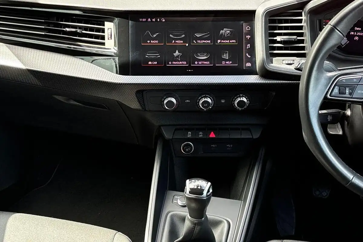 2022-audi-a1-10-25-tfsi-technik-big-34