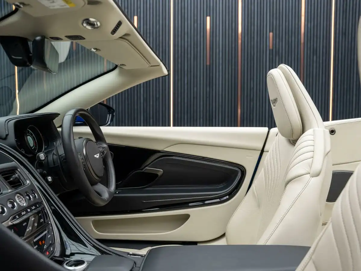 2019-aston-martin-db11-40-v8-big-40