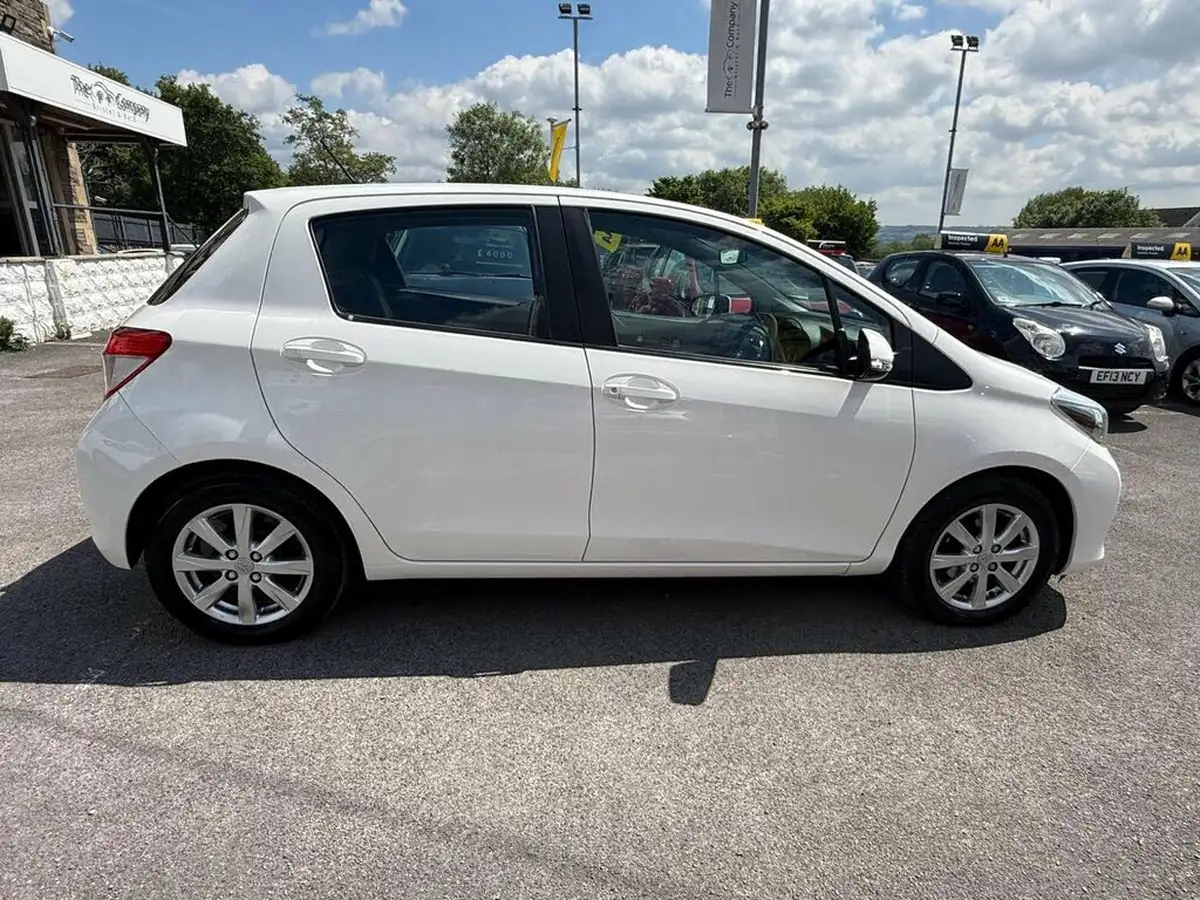 2012-toyota-yaris-133-tr-vvt-i-5d-big-2
