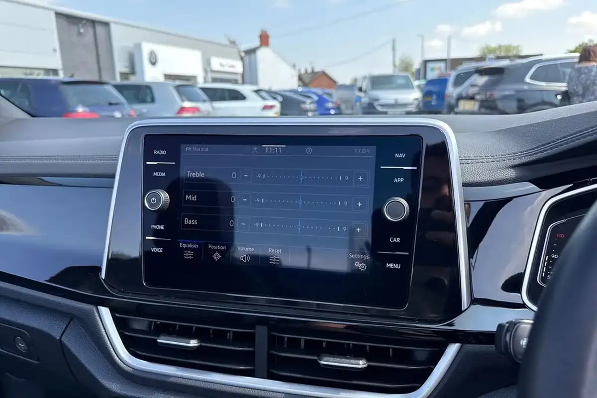 2024-volkswagen-t-roc-15-tsi-r-line-convertible-2d-dsg-big-51