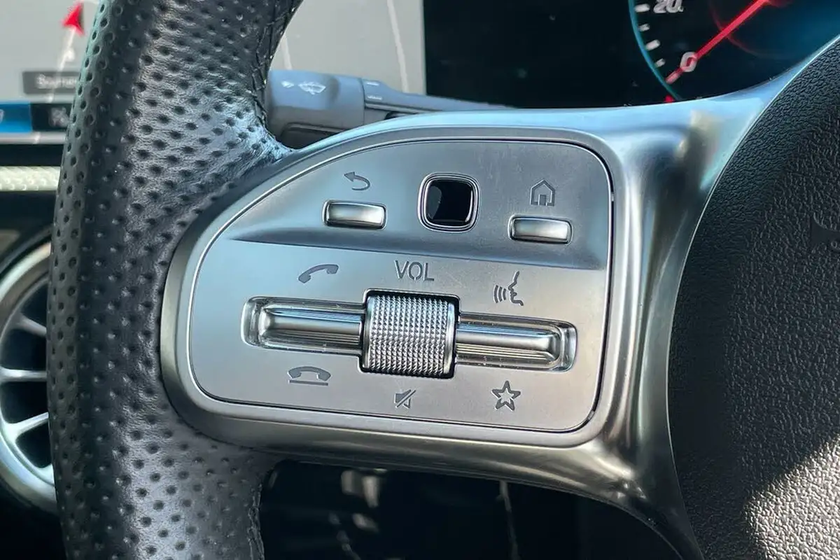 2021-mercedes-benz-a-class-13-a200-exclusive-edition-7g-dct-big-39
