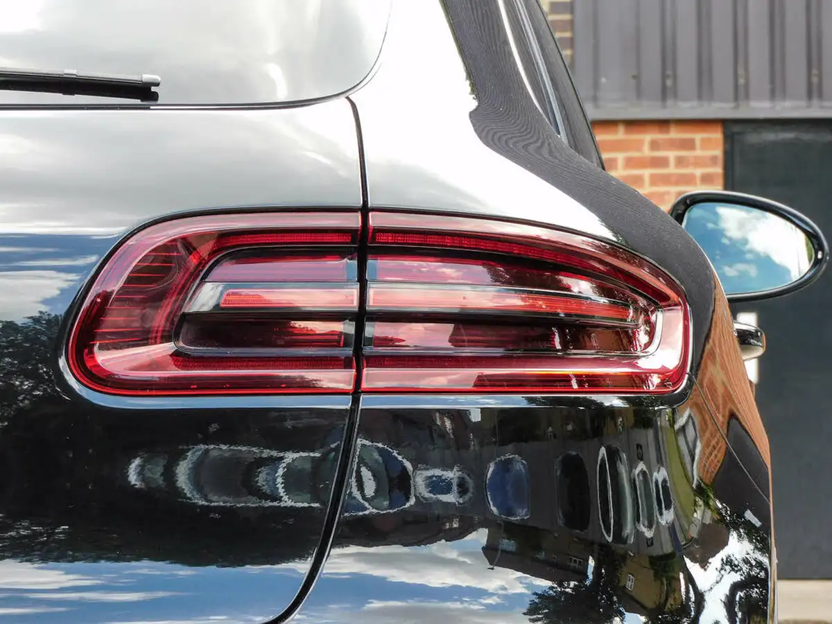 2015-porsche-macan-36-turbo-big-12