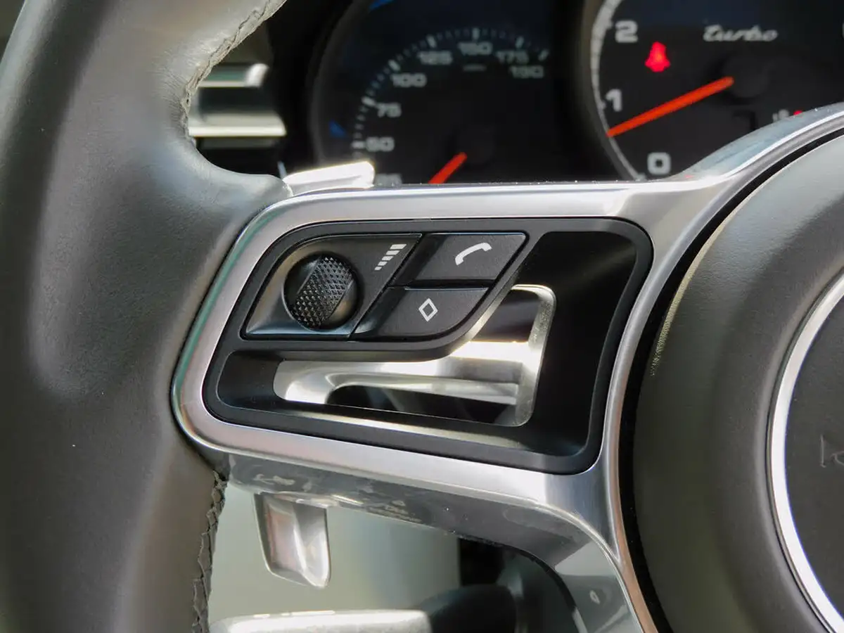 2015-porsche-macan-36-turbo-big-36