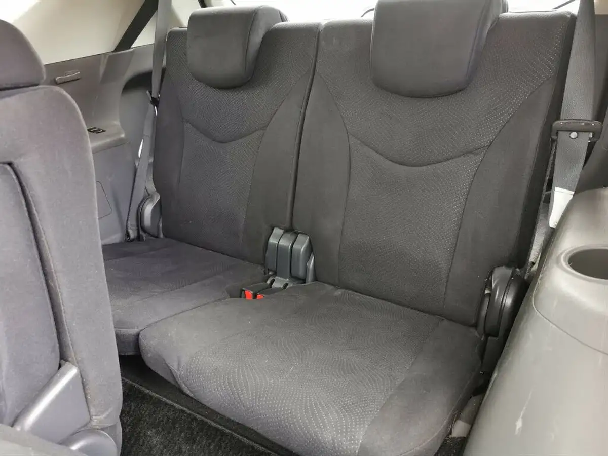 2013-toyota-prius-big-14