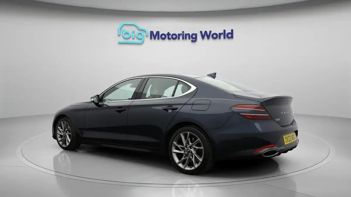 2022-genesis-g70-20-t-luxury-line-saloon-4d-big-5