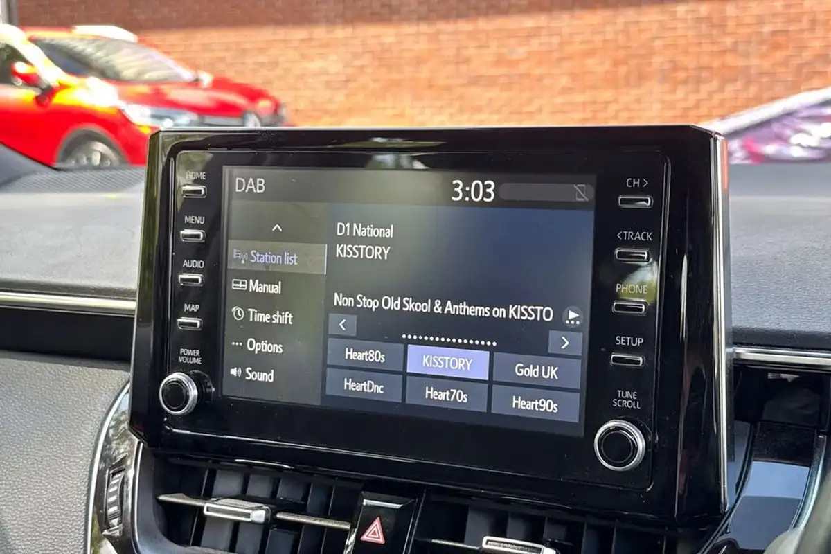 2022-toyota-corolla-18-vvt-i-icon-tech-trk-hatchback-5d-big-44