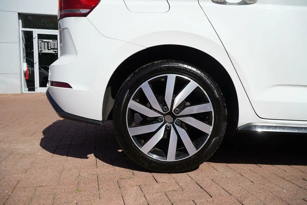 2019-volkswagen-touran-15-tsi-r-line-dsg-big-35