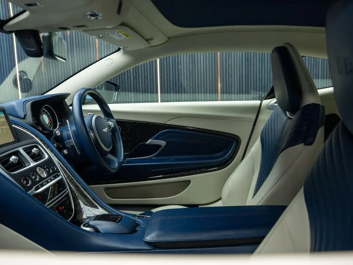 2016-aston-martin-db11-52-v12-big-39
