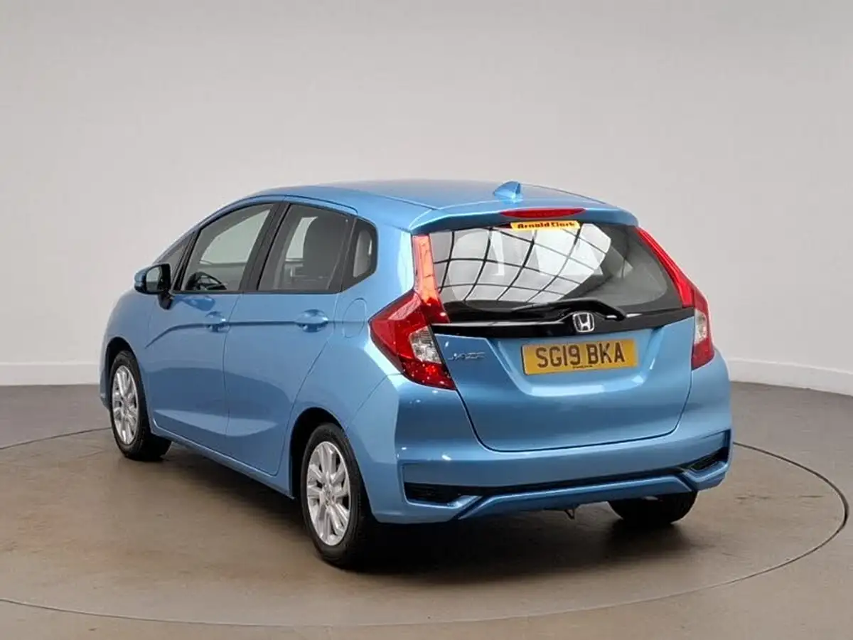 2019-honda-jazz-13-i-vtec-se-cvt-big-1