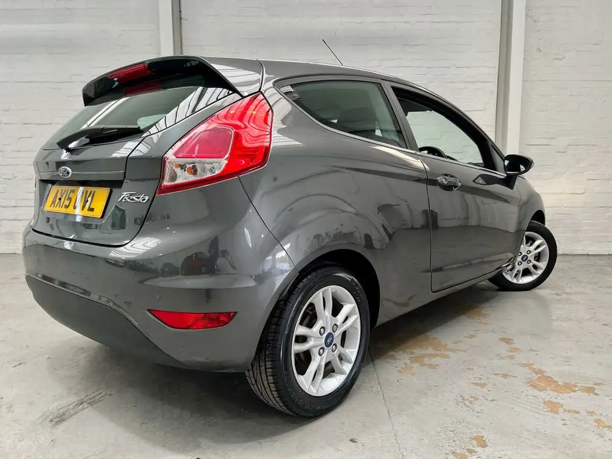 2015-ford-fiesta-125-zetec-3d-big-6