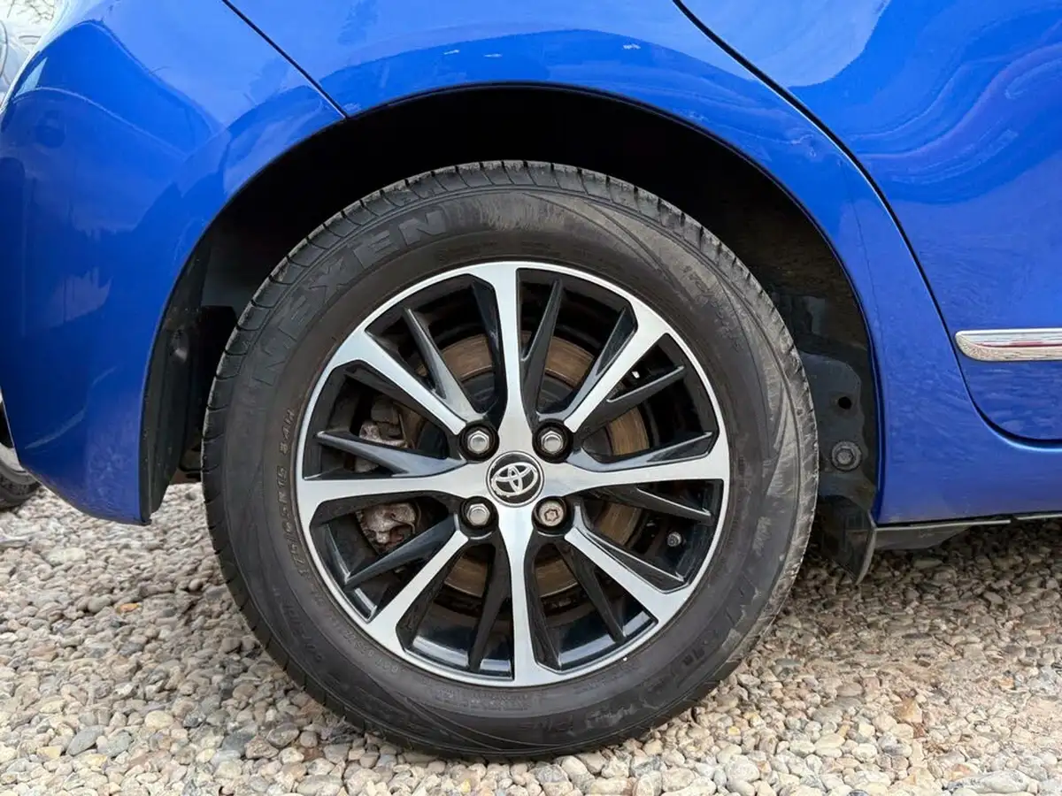 2018-toyota-yaris-15-vvt-i-icon-tech-98bhp-hybrid-1497cc-e-cvt-big-10