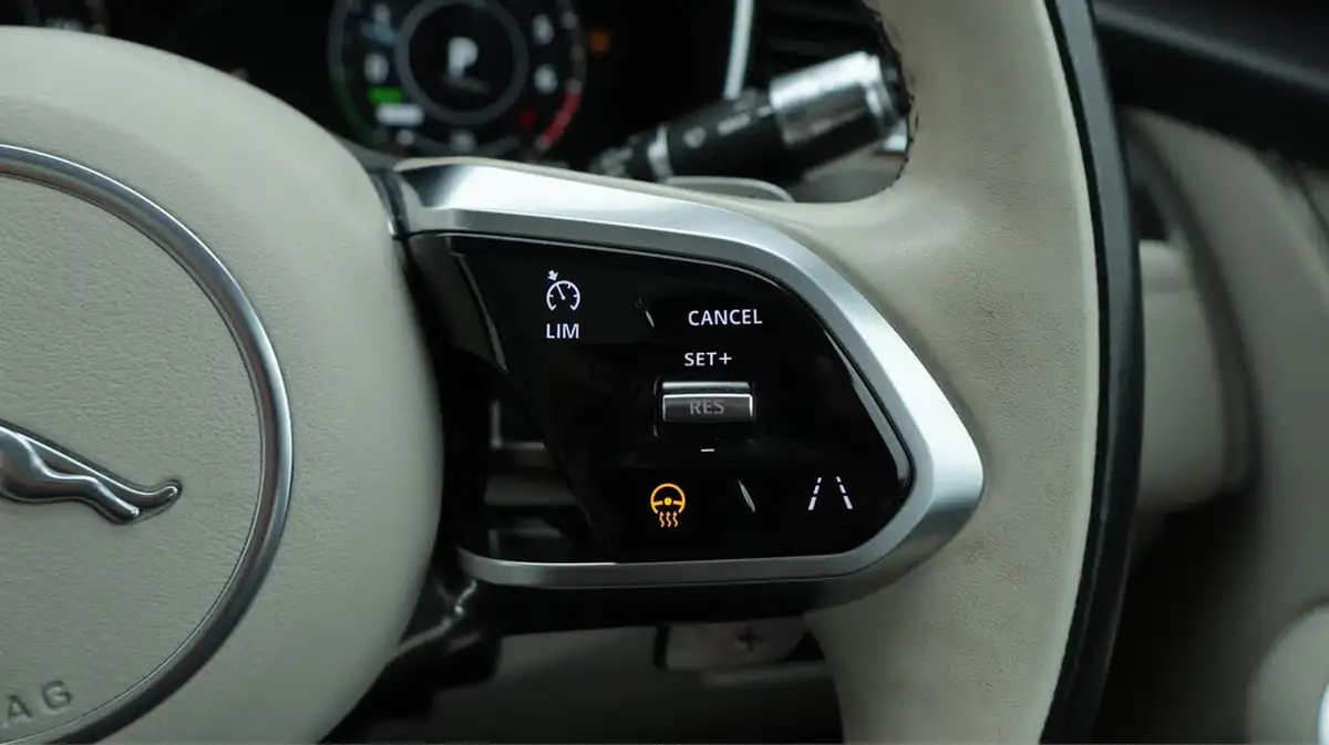 2022-jaguar-f-pace-20-p400e-s-big-26