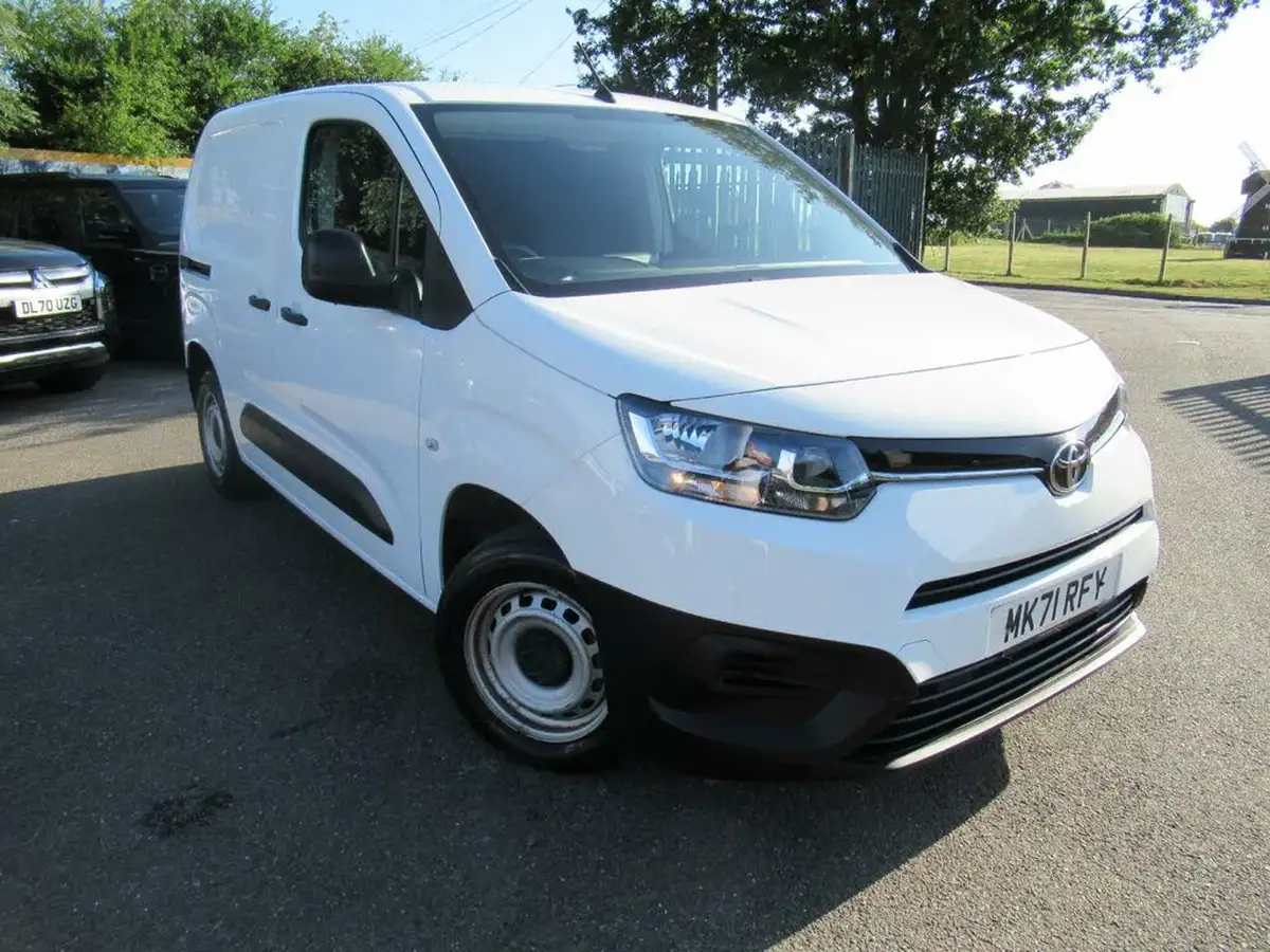 2021-toyota-proace-city-15d-active-75hpeu6dt-e-big-22