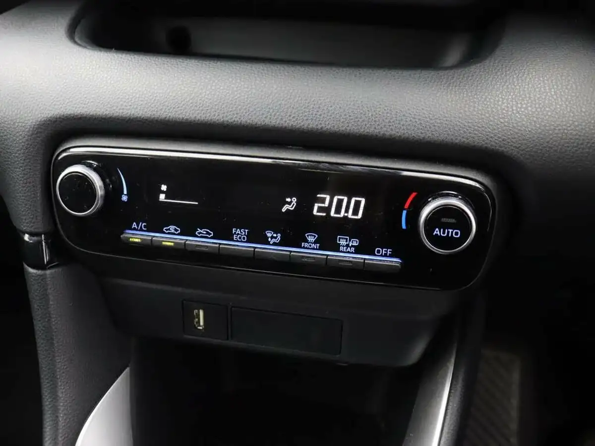 2021-toyota-yaris-15-vvt-i-icon-114bhp-hybrid-1490cc-e-cvt-big-29