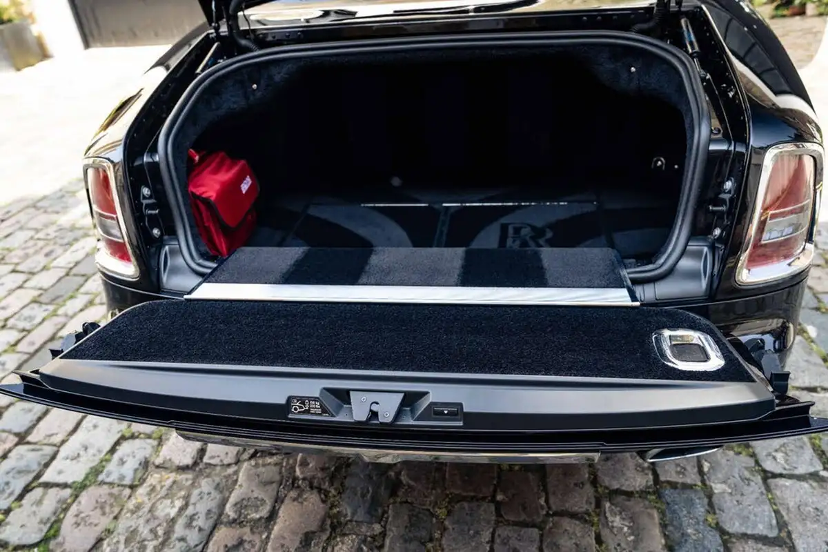 2016-rolls-royce-phantom-big-29