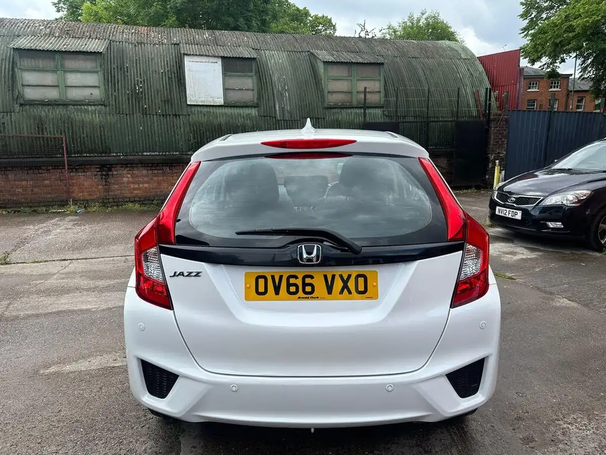 2016-honda-jazz-13-i-vtec-se-cvt-big-3