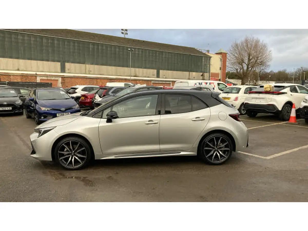 2024-toyota-corolla-20-vvt-i-gr-sport-hatchback-big-16