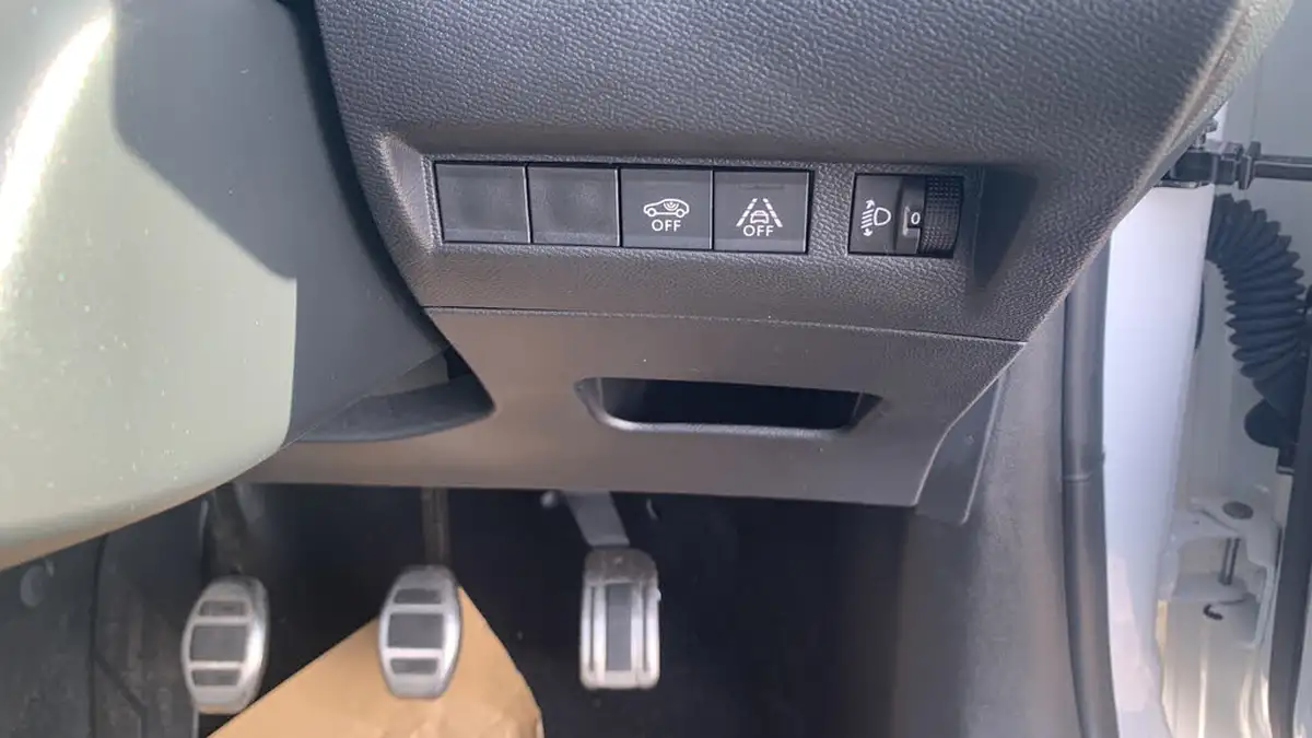 2023-peugeot-208-12-puretech-allure-premium-100ps-big-33