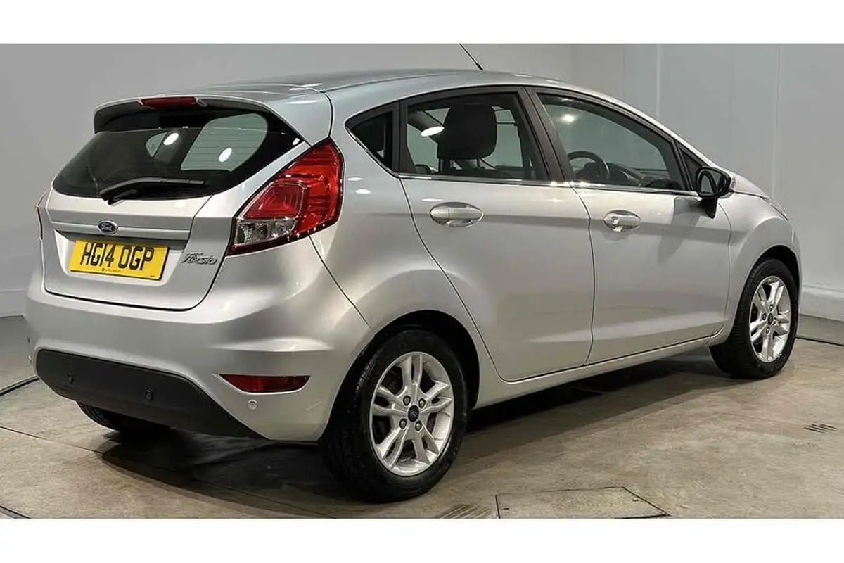 2014-ford-fiesta-125-zetec-5d-big-7