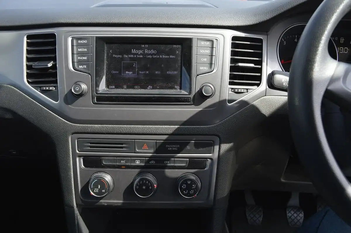 2014-volkswagen-golf-sv-12-tsi-s-110ps-big-15