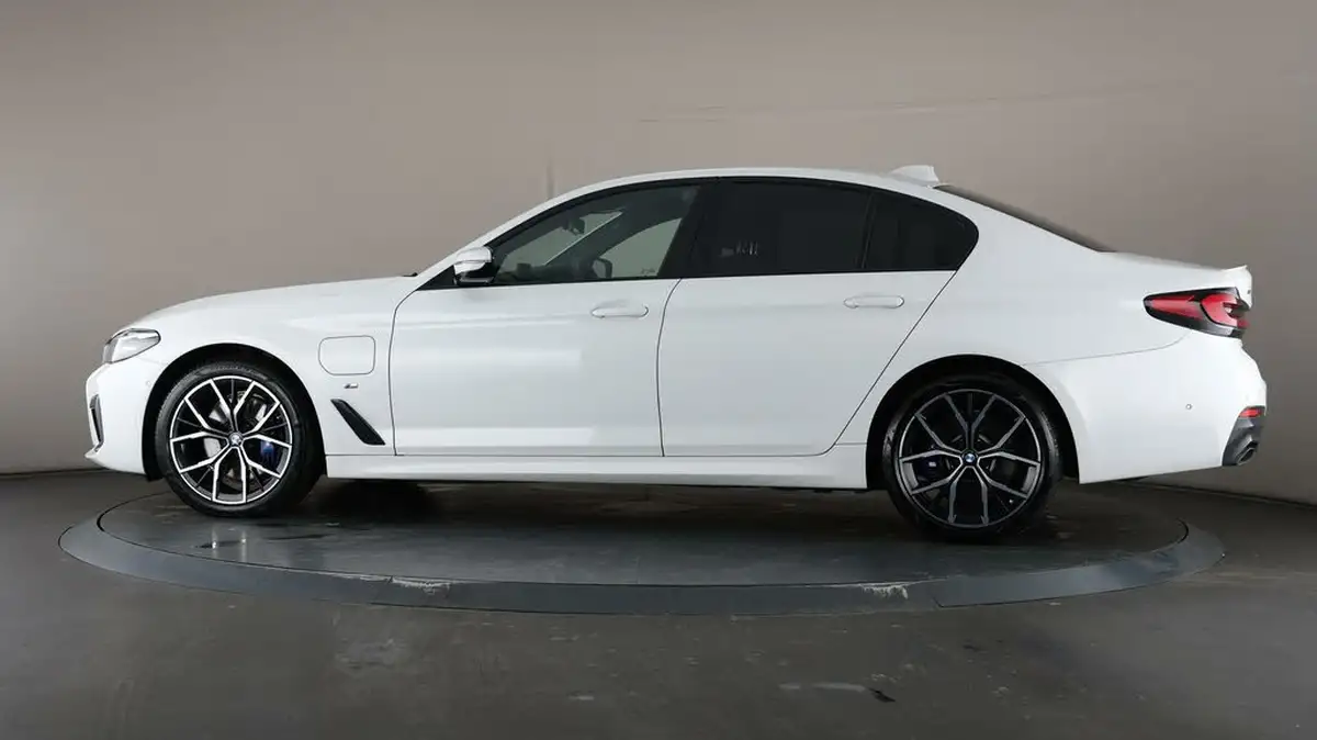 2021-bmw-5-series-20-530e-xdrive-m-sport-saloon-4d-big-29