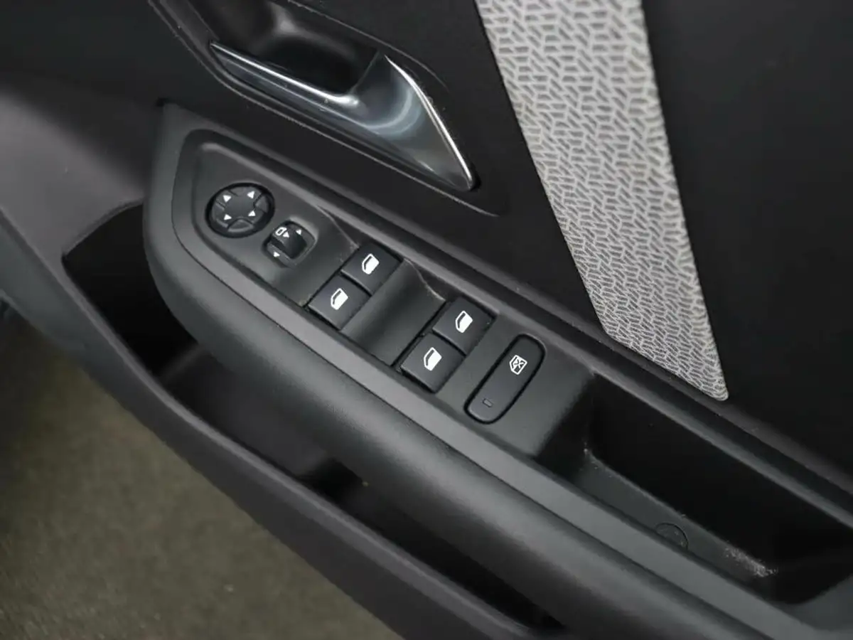 2021-citroen-c4-12-puretech-shine-130ps-big-27