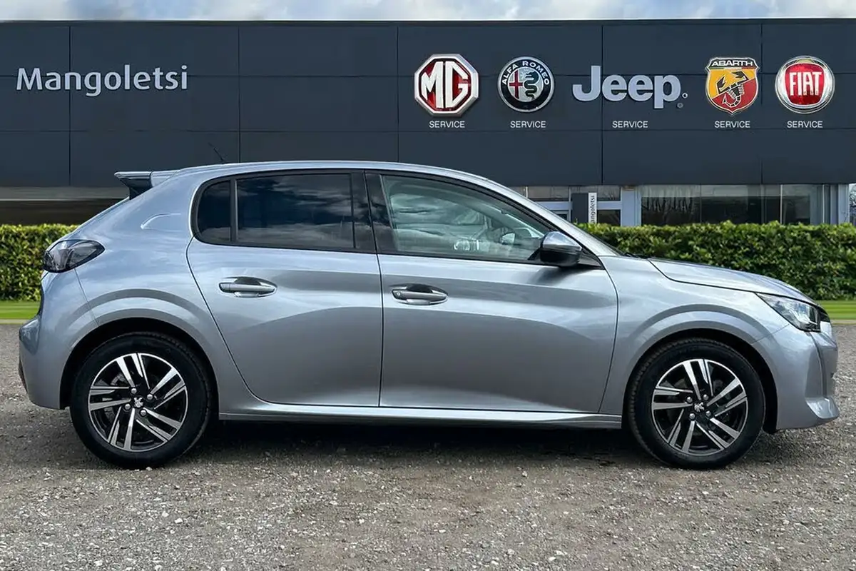 2021-peugeot-208-12-puretech-allure-premium-100bhp-eat8-big-4